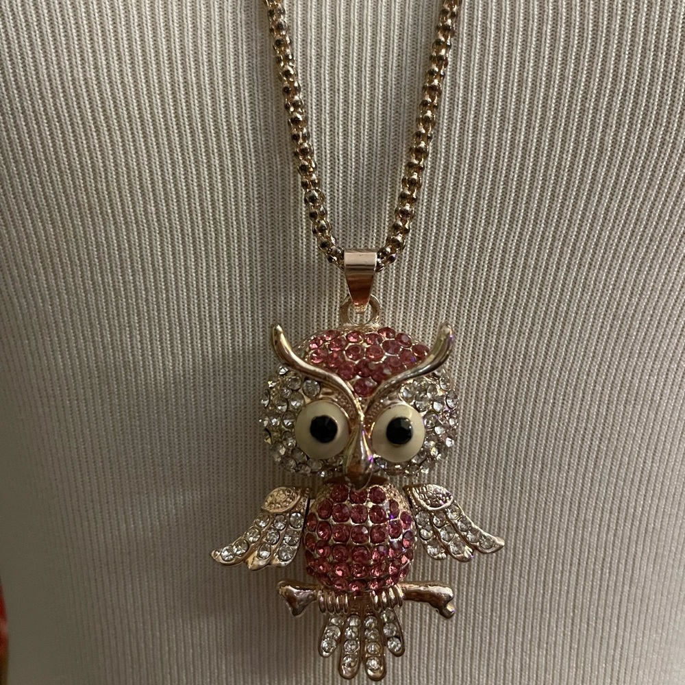 Long pendant necklace